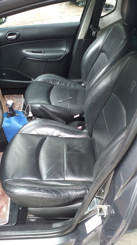 Peugeot Hoggar 1.6 16v Escapade Flex 2p 2011