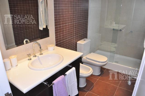 Apartamento De 4 Dormitorios Ubicado En Primera Linea De Playa Brava, Punta Del Este