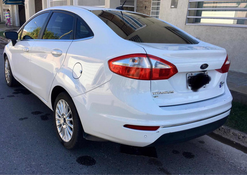 Ford Fiesta Kinetic Design 1.6 Sedan Titanium 120cv 2014