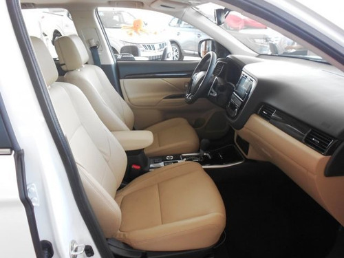 Imagem 8 de 10 de Mitsubishi Outlander Hpe-s 3.0 Awd, Oferta Exclusiva Akka
