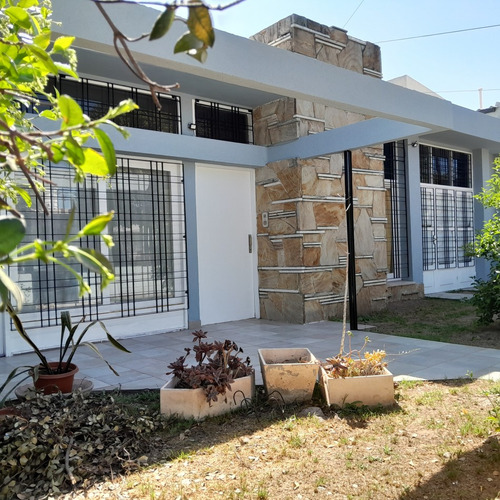 Vendo Casa Ideal Oficina, Estudio O Taller B° Villa Cabrera. Recibo Menor!!!