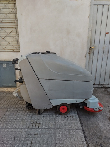Imagen 4 de 5 de Lavadora De Pisos Comac Omnia 26