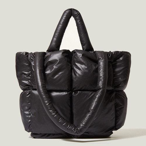 Bolso de hombro cuadrado multicolor con diseño minimalista en color negro