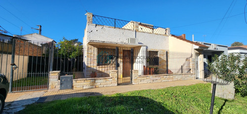 Casa De 3 Ambientes Con Entrada De Auto Y Fondo