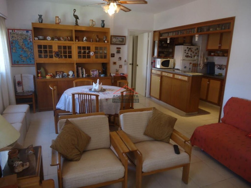 Apartamento En Peninsula Muy Bien Ubicado Cerca Playa Emir- Ref: 5224