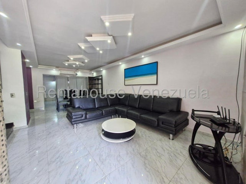 Jip 25-20572. Rentahouse Alquila Encantador Townhouse De 160 Mts2, 4 Hab., 3 Salas De Baños, 2 P/e. Excelente Ubicacion. En Urb. Los Andes, La Victoria.