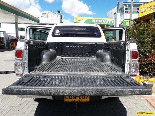 Imagen 12 de 25 de Toyota Hilux Vigo