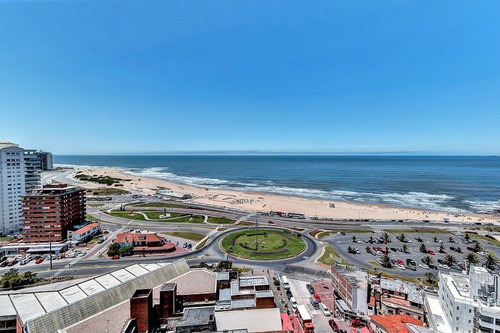 Venta De Apartamento 3 Dormitorios En Playa Mansa