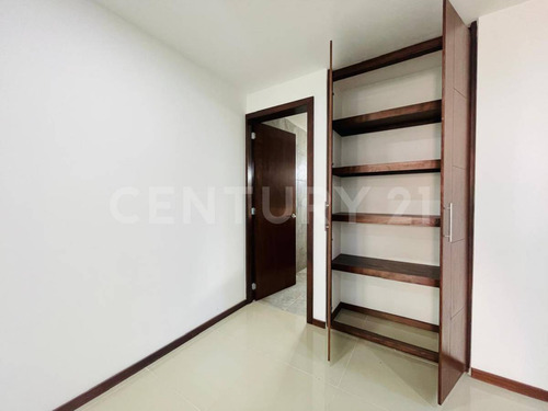 Venta Casa En Frac Sendero Del Fresno 3 Recamaras, 4 Baños, Con Jardín, Puebla
