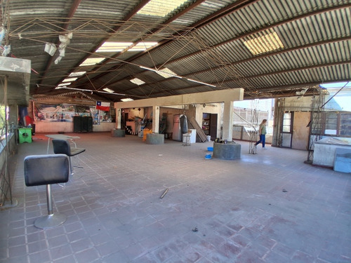 Arriendo Céntrica Bodega Comercial, Arturo Prat - Av. Matta.