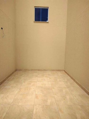 Área Privativa Bairro Céu Azul. Próximo A Avenida Comercial. 2 Quartos E Churrasqueira - 2440