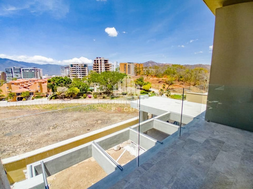 Imagen 10 de 13 de Town House Urb Guataparo Res Cumbres De Guataparo Foth317