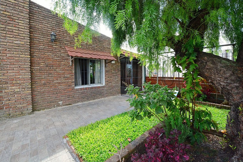 Casa Dos Dormitorios En Venta En Cerro Con Garage