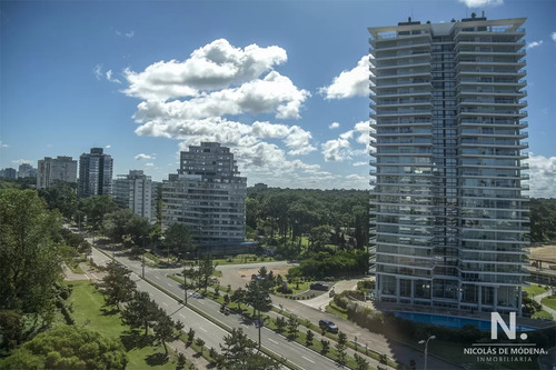 Vende Gran Apartamento En Brava - Punta Del Este De 3 Dormitorios