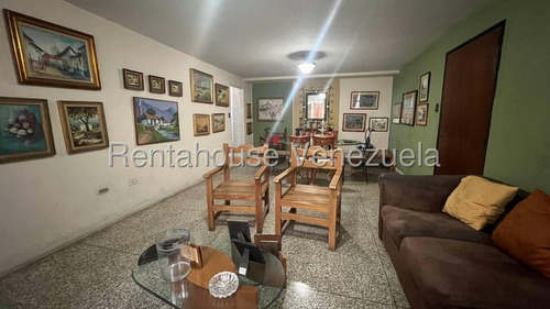 Marcos Gonzalez Vende Amplio Y Cómodo Apartamento Zona Centro Barquisimeto - Lara #25-21764