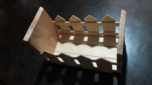 Cesta De Madera Con Baranda