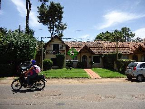 Alquiler Y Venta De Casa En La Mansa, 2 Dormitorios, 2 Baños, Cerca Del Mar- Ref: 44163