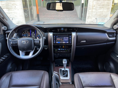 Imagen 12 de 15 de Toyota Hilux Sw4 Tdi Srx At L16 2018