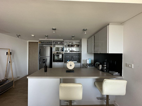 Venta Con Renta Apartamento 2 Dormitorios En Edificio Joy. Garage