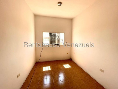& Maria Luisa Mendoza Vende Hermosa Casa En Excelente Urbanismo De Zona Este De Barquisimeto Con Bellas Areas Comunes En Optimas Condiciones 2 5 1 8 8 6 6