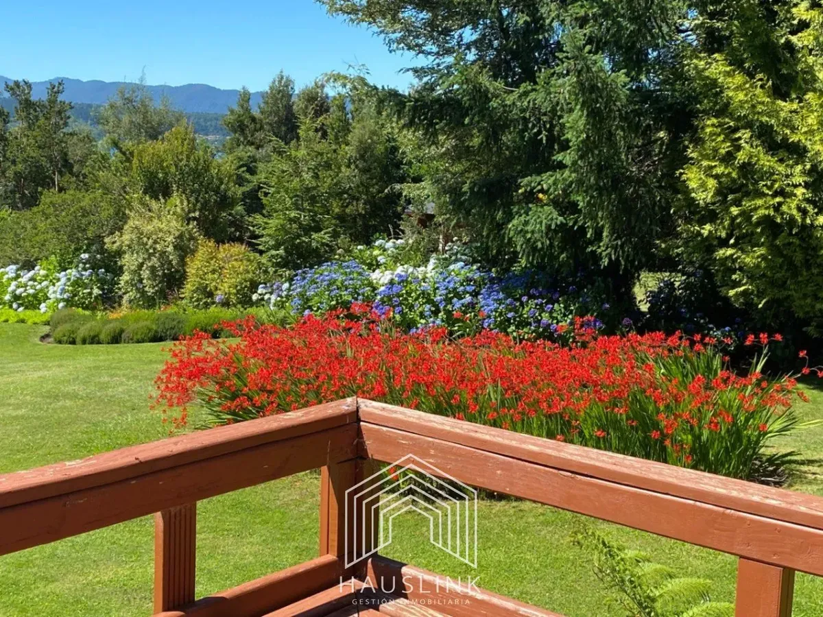Imagen 4 de 30 de Dos Casas Piscina Vista Al Lago Y Volcán Primera Linea