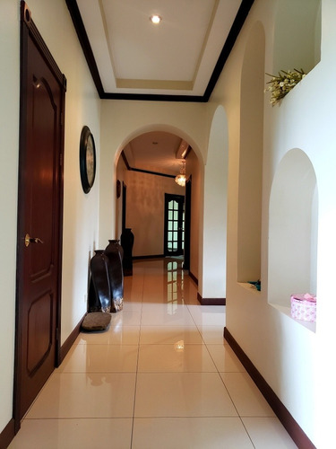 Imagen 5 de 9 de Preciosa Casa 585m2 Ubicada En San Isidro De Heredia