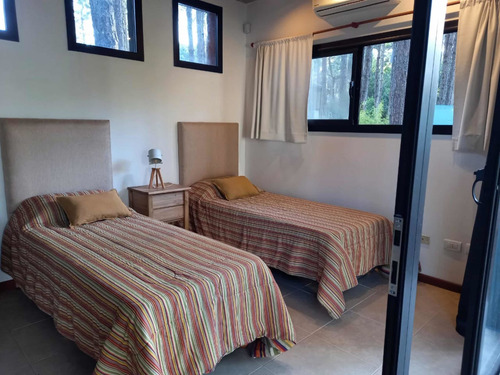 Hermosa Casa En Pinamar Norte, 4 Dormitorios 8 Pax. Emplazada En Un Bosque De Pinos