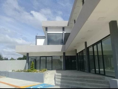 Local Comercial En Planta Baja Con Terraza. Plaza Comercial En Estación De Servicio Gasolinero.