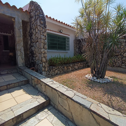 Casa En Venta En Valencia Urb El Trigal Norte (mer)