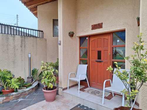 Excelente Casa De 4 Dormitorios En Los Almendros Reñaca