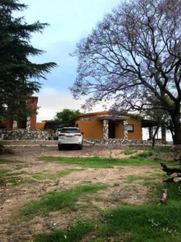 Casa Quinta En Venta - 3 Dormitorios 3 Baños - Córdoba