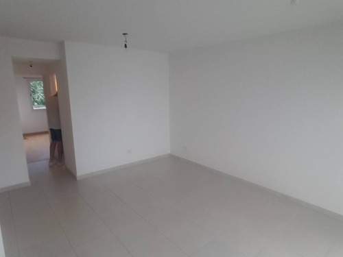 En Venta En El Palomar Espacio Cochera Que Se Encuentra En El Medio De Las Dos Torres F: 7028