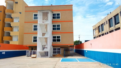 Imagen 4 de 6 de Edificio Centro Empresarial Teramo , Av. Ppal. Lechería, Sector El Peñonal, Lechería - Edo Anzoátegui.