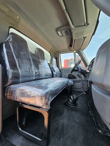International 4300 Modelo 2015 Plataforma 7.60 Metros