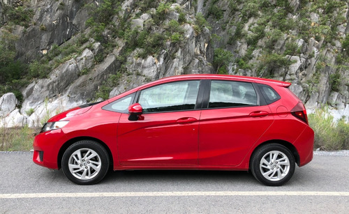 Imagen 3 de 7 de Honda Fit 2016 Versión Fun 6 Velocidades Royalmotors