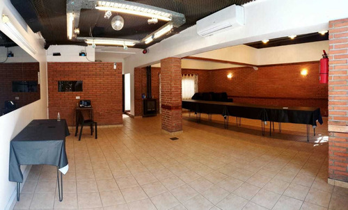 Imagen 3 de 9 de Salón De Fiestas 50 Pers. Con Patio Al Aire Libre Caba