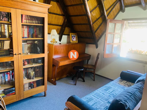 Muy Linda Casa En Venta, Gran Terreno Y Barbacoa