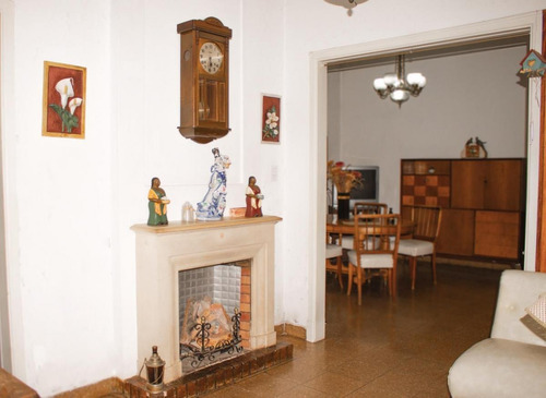 Imagen 5 de 13 de Hermosa Casa Ubicada En Banfield De 4 Ambientes