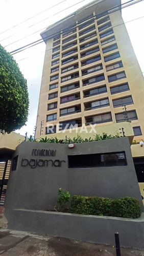 Céntrico Y De Fácil Acceso, Apartamento En Bajamar Cod 0937