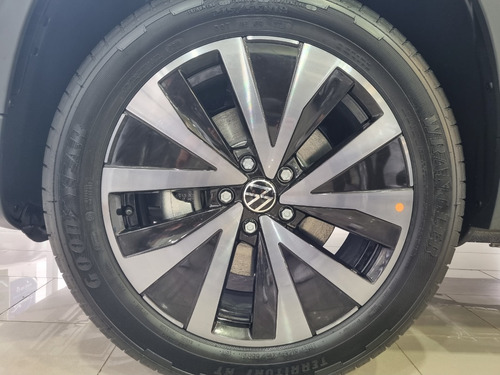 Imagen 20 de 23 de Volkswagen Taos Highline Hero 250 Tsi 0 Km Autotag Vw Nuñ