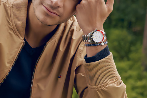 Reloj Tommy Hilfiger Th85 Para Caballero 1710551 Color De La Correa Plateado Color Del Bisel Plateado Color Del Fondo Blanco