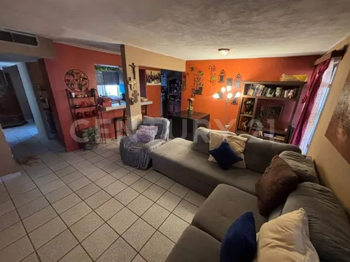 Casa En Venta De Una Planta En Colonia Dale.