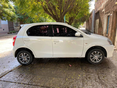 Toyota Etios 2015 1.5 Xs 5 P