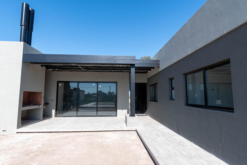 Casa En Venta 3 Dormitorios Ibarlucea