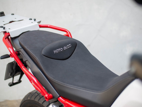 Imagen 17 de 25 de Moto Guzzi V85tt - Usado Con Accesorios