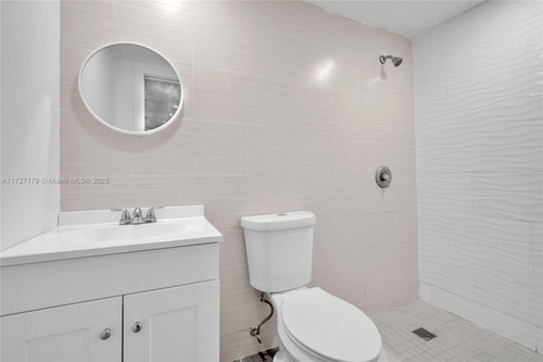 Casa En Venta - 3 Dormitorios 2 Baños - Miami