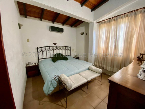 Julio Latouche 24-20805 Hermosa Casa En Alquiler Colinas De Guataparo Valencia, Amplias Áreas Verdes, Tanque De Agua 10.000 Lts.