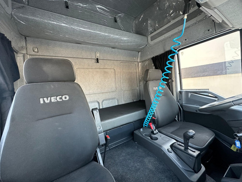 Iveco Tector 24300 Ano 2023 Leito Teto Alto 6x2 Financia