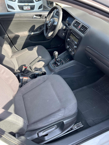 Volkswagen Jetta 2.5 Style Active 5vel B A Mt