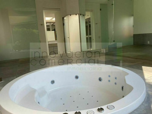 Jurica, Casa De Un Nivel En Venta Con Terraza, Jacuzzi Y Más